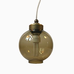 Lámpara colgante escandinava con bola de vidrio ahumado, años 60