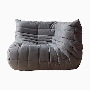 Sedia angolare Togo grigia in microfibra di Michel Ducaroy per Ligne Roset