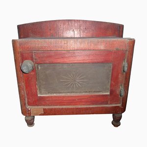 Mueble húngaro antiguo pequeño