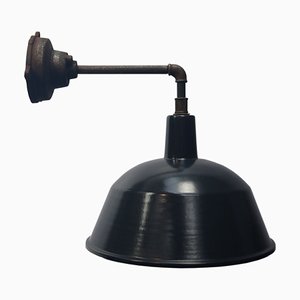 Industrielle Vintage Fabrik Wandlampe aus schwarzer Emaille & Gusseisen
