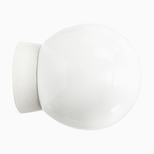 Große weiße Vintage Wandlampe oder Deckenlampe aus Porzellan & Opalglas