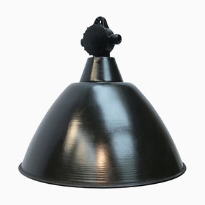 Lámpara colgante alemana vintage de esmalte negro y baquelita