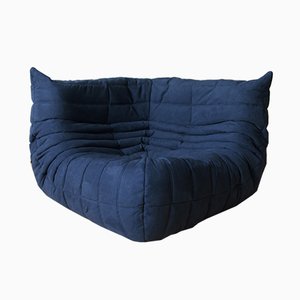Sedia angolare Togo in microfibra blu di Michel Ducaroy per Ligne Roset