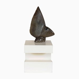 Escultura de piedra con pedestal de David Bangura, años 90