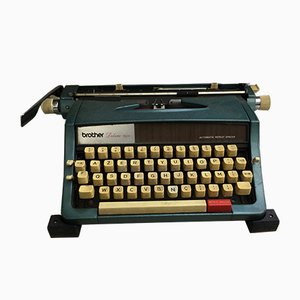 Vintage Deluxe 1522 Typewriter from Brother