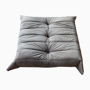 Pouf Togo in velluto grigio di Michel Ducaroy per Ligne Roset