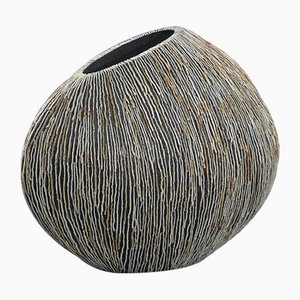 Safari Fat Vase aus Harz und Holz von VGnewtrend