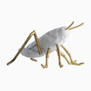 Escultura de saltamontes Locusta Migratoria de mármol Arabescato blanco de Massimiliano Giornetti para FiammettaV Home Collection