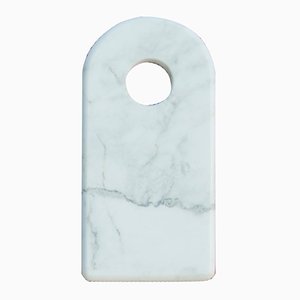 Tabla para cortar de mármol de Carrara con agujero de FiammettaV Home Collection