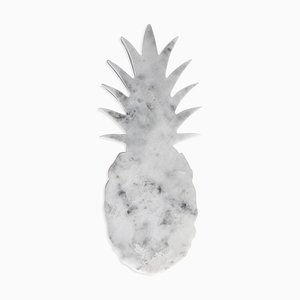 Fermacarte piccolo a forma di ananas in marmo bianco di Carrara di FiammettaV Home Collection