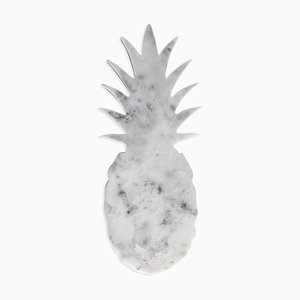 Kleiner Ananas Briefbeschwerer aus weißem Carrara Marmor von FiammettaV Home Collection