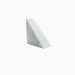 Fermalibri triangolare in marmo bianco di Carrara di FiammettaV Home Collection