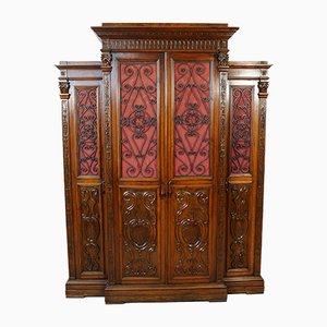 Mueble italiano antiguo de nogal y chapa