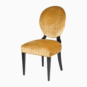 Goldfarbener Akropolis-Stoff Sophia Chair auf schwarzen Beinen von VGnewtrend