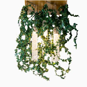 Lampada da soffitto Flower Power in vetro di Murano ed edera artificiale di Vgnewtrend