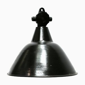 Lámpara colgante industrial vintage esmaltada en negro con superficie de baquelita, años 50