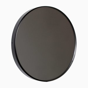 Großer runder schwarz getönter Orbis Spiegel mit schwarzem Rahmen von Alguacil & Perkoff