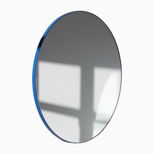 Mittelgroßer runder versilberter Orbis Spiegel mit blauem Rahmen von Alguacil & Perkoff