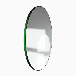 Espejo Orbis mediano redondo plateado con marco verde de Alguacil & Perkoff