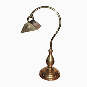 Lámpara de mesa antigua de latón