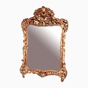 Espejo antiguo con marco de madera dorado