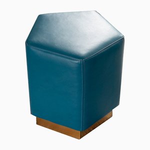 Pouf pentagonale Ermes Mare in pelle blu e ottone di Casa Botelho