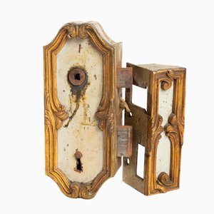 Set di chiavi e serratura antica