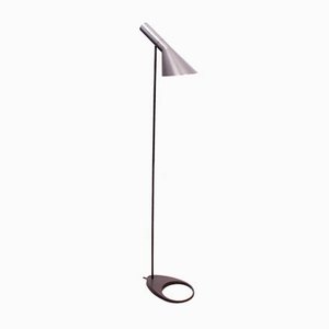Lámpara de pie gris de Arne Jacobsen para Louis Poulsen, años 90
