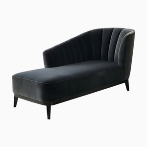 Chaise longue Aphrodite Mid-Century in ebano nero e velluto blu notte di Casa Botelho