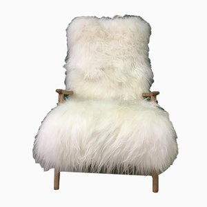 Mid-Century Sessel aus weißem Schaffell