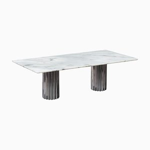 Tavolo da pranzo Doris in alluminio pressofuso e marmo di Carrara bianco di Fred & Juul