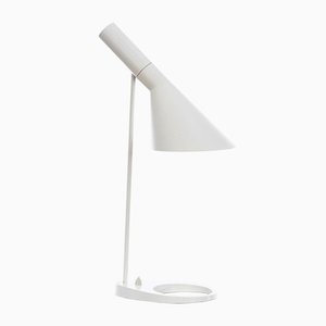 Lampada da tavolo AJ bianca di Arne Jacobsen per Louis Poulsen, Scandinavia, anni '60