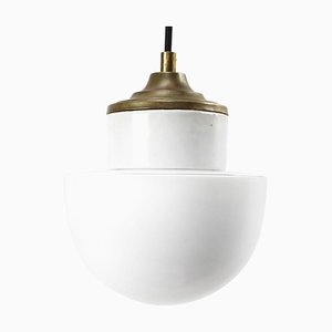 Mid-Century Deckenlampe aus Porzellan, Opalglas & Messing