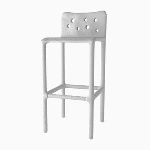 Silla esculpida en blanco de Victoria Yakusha