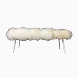 Panca Fluffy in pelle di pecora bianca di Area Design Ltd