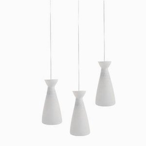 Lampes à Suspension en Verre Laiteux Moulé, années 60, Set de 3