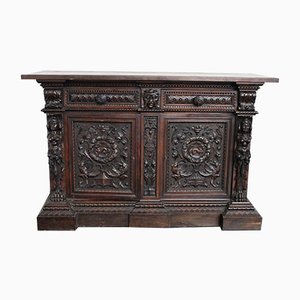 Credenza antica in stile rinascimentale intagliato