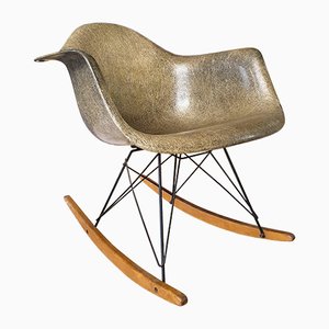 Mecedora de Charles & Ray Eames para Zenith Plastics, años 50