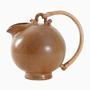 Pichet Scandinave en Poterie avec Poignée en Rotin attribué à Arne Bang, 1940s