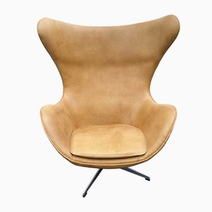 Egg chair in pelle color cognac di Arne Jacobsen per Fritz Hansen, anni '60