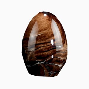 Escultura de huevo pequeña en marrón de VGnewtrend