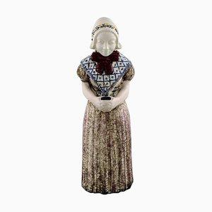 Figura grande de mujer con cancionero de Michael Andersen Ceramics from Bornholm