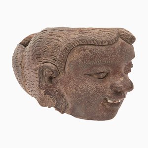 Testa antica espressiva Artefatto Majapahit in terracotta
