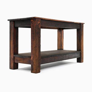 Mesa de madera oscura