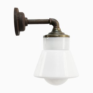 Vintage Arm Wandlampe aus weißem Opalglas, Messing & Gusseisen