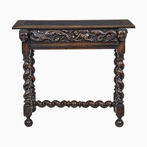Tavolino fiammingo in legno di noce intagliato, XIX secolo