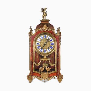 Antike mechanische Uhr aus Holz mit Intarsien