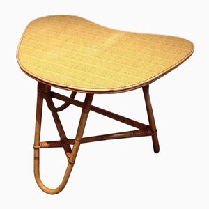 Kleiner französischer Couchtisch aus Rattan, 1970er