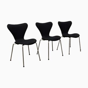 Sillas de comedor modelo 3107 en negro de Arne Jacobsen para Fritz Hansen, años 70. Juego de 3