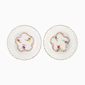 Antike Meissen Teller aus gepierctem Porzellan mit handbemalten Blumenmotiven, 2er Set